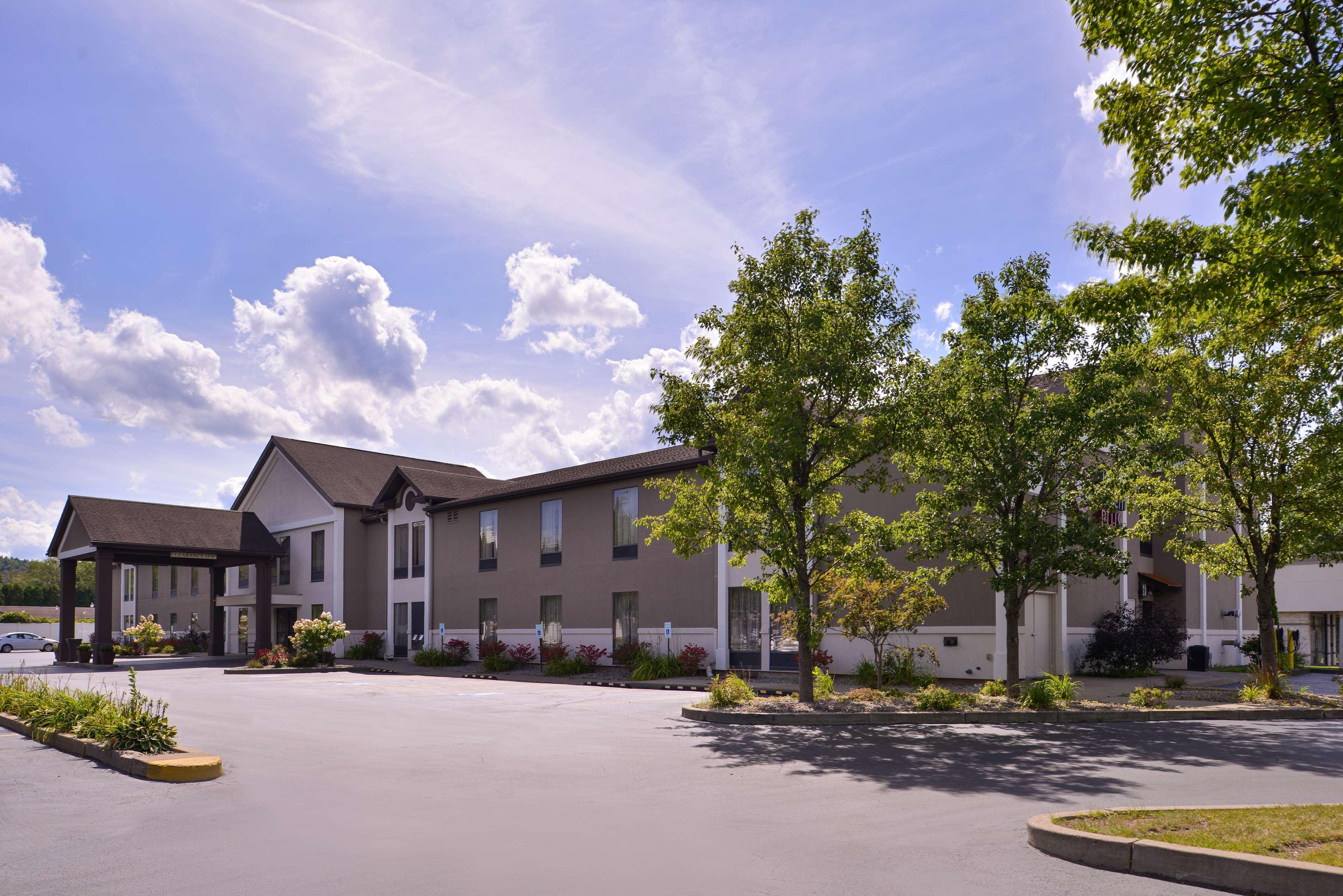 Best Western Plus University Inn Olean Exterior photo